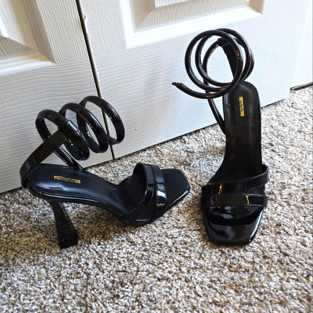 3/$20 PrettyLittleThing Black Spiral Heels